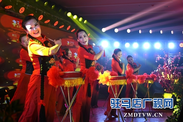 正陽縣舉辦“粒?；ㄉ?，濃濃故鄉(xiāng)情”主題元宵節(jié)晚會