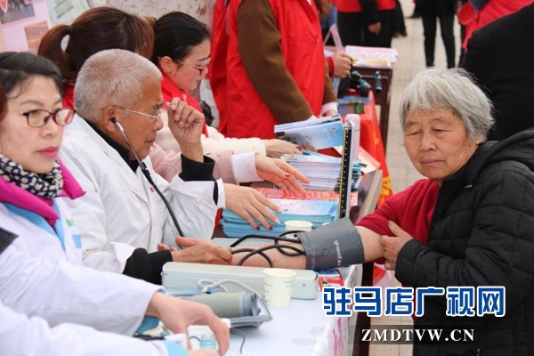 泌陽(yáng)縣開(kāi)展學(xué)雷鋒義診服務(wù)活動(dòng)
