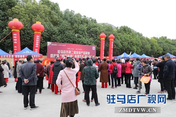 800名北京游客游覽嵖岈山、皇家驛站、天中老街等景區(qū)后爭相搶購駐馬店名優(yōu)土特產(chǎn)