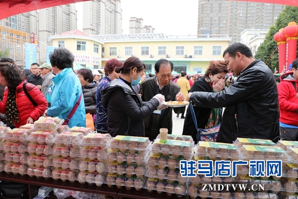 800名北京游客游覽嵖岈山、皇家驛站、天中老街等景區(qū)后爭相搶購駐馬店名優(yōu)土特產(chǎn)