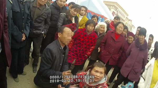 抱住大腿，你往哪兒逃!