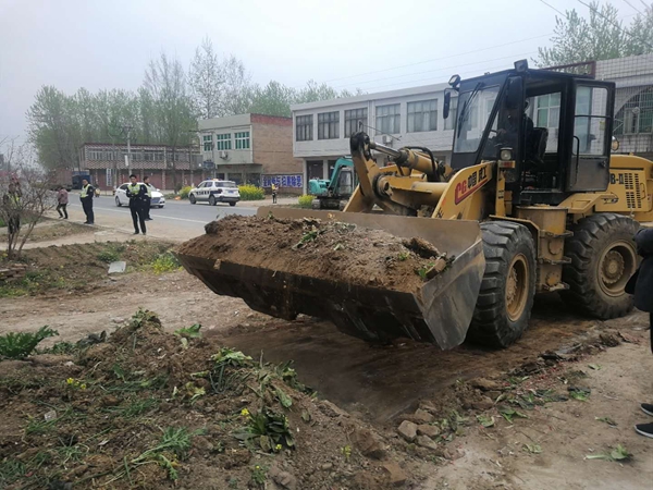 正陽(yáng)縣大力開展路域環(huán)境綜合整治 