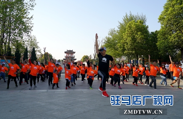 駐馬店近百位健身愛好者參加華為運(yùn)動(dòng)健走健跑活動(dòng)
