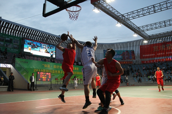 全市男籃聯(lián)賽開戰(zhàn)  23支球隊(duì)爭(zhēng)奪10萬獎(jiǎng)金