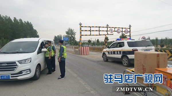 正陽、確山、汝南三縣聯(lián)合高速交警重拳打擊“黑車”