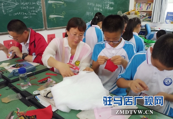 駐馬店市實驗中學(xué)師生“體驗式”過端午 感受傳統(tǒng)節(jié)日魅力