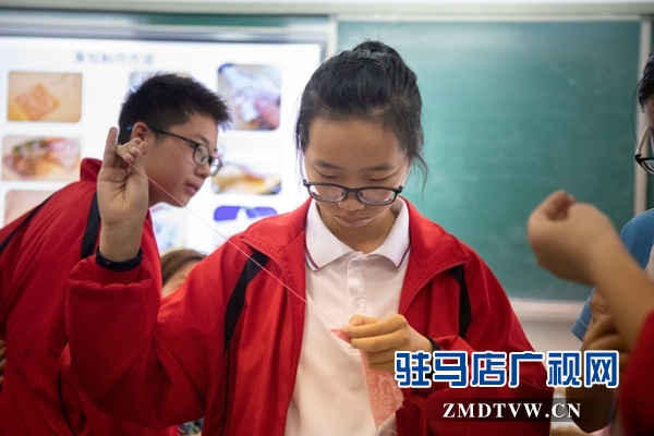 駐馬店市實驗中學(xué)師生“體驗式”過端午 感受傳統(tǒng)節(jié)日魅力