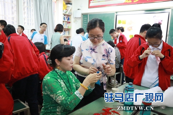 駐馬店市實驗中學(xué)師生“體驗式”過端午 感受傳統(tǒng)節(jié)日魅力