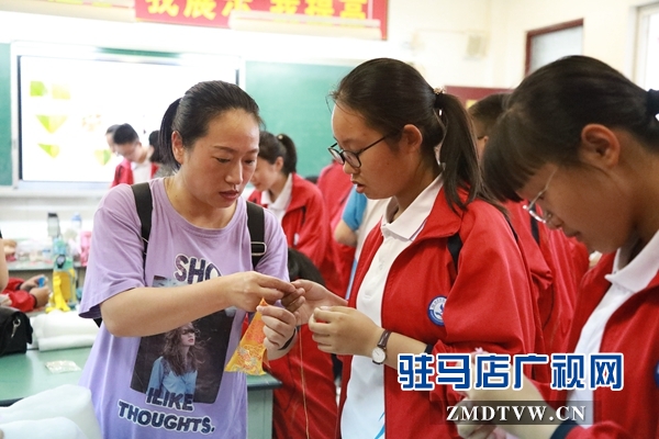 駐馬店市實驗中學(xué)師生“體驗式”過端午 感受傳統(tǒng)節(jié)日魅力
