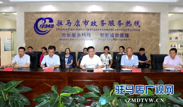 賀振華接聽12345市長(zhǎng)熱線 拖欠農(nóng)民工工資是反映熱點(diǎn)