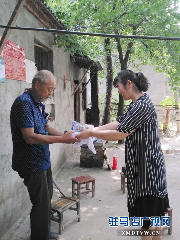 遂平縣郵政分公司開展“不忘初心，扶貧幫困”主題黨日活動(dòng)