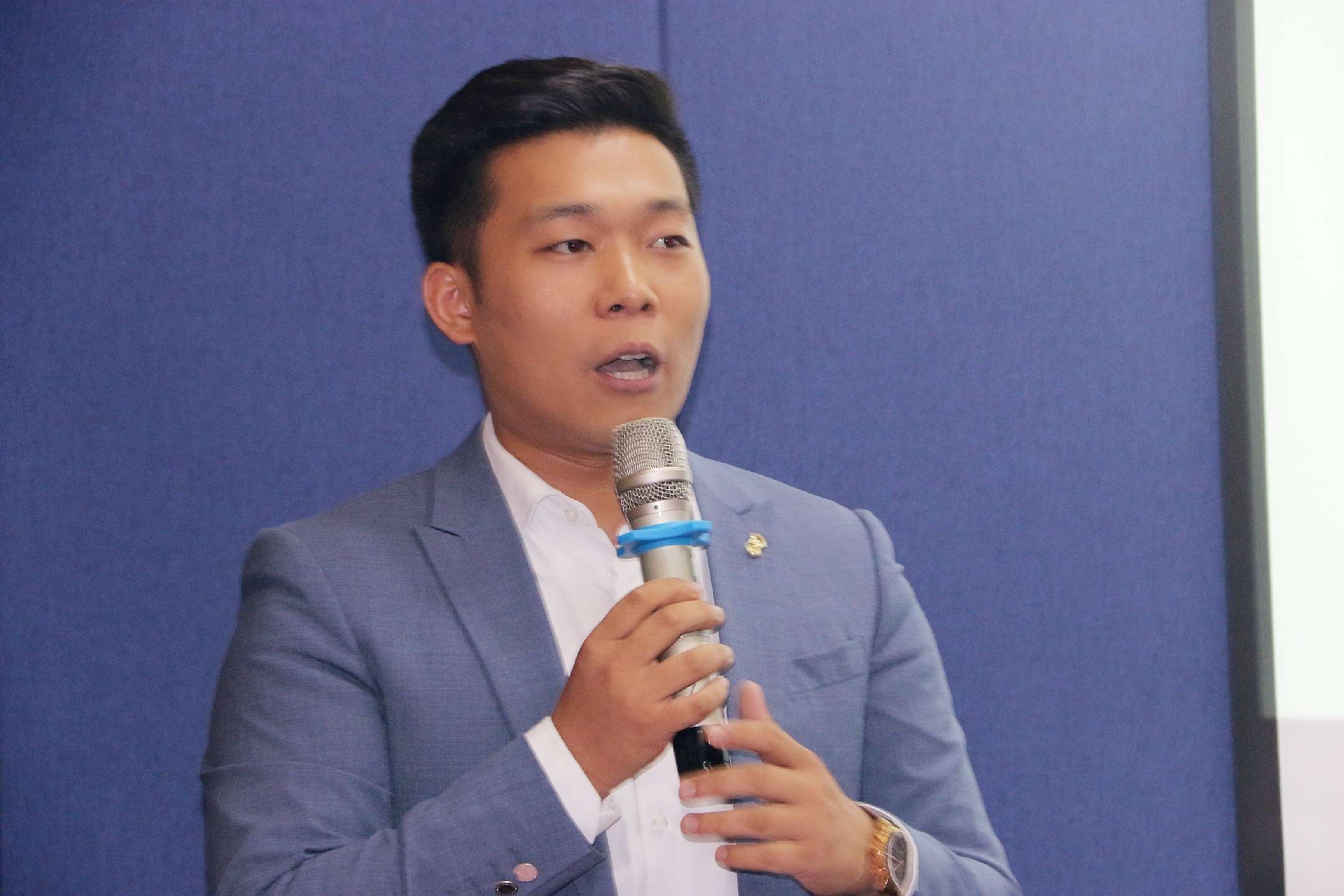 駐馬店市企業(yè)家協(xié)會第2組探索學(xué)習(xí)演講之道主題活動暨走進瘋狂演說家“演說為王”學(xué)習(xí)培訓(xùn)會熱血啟幕