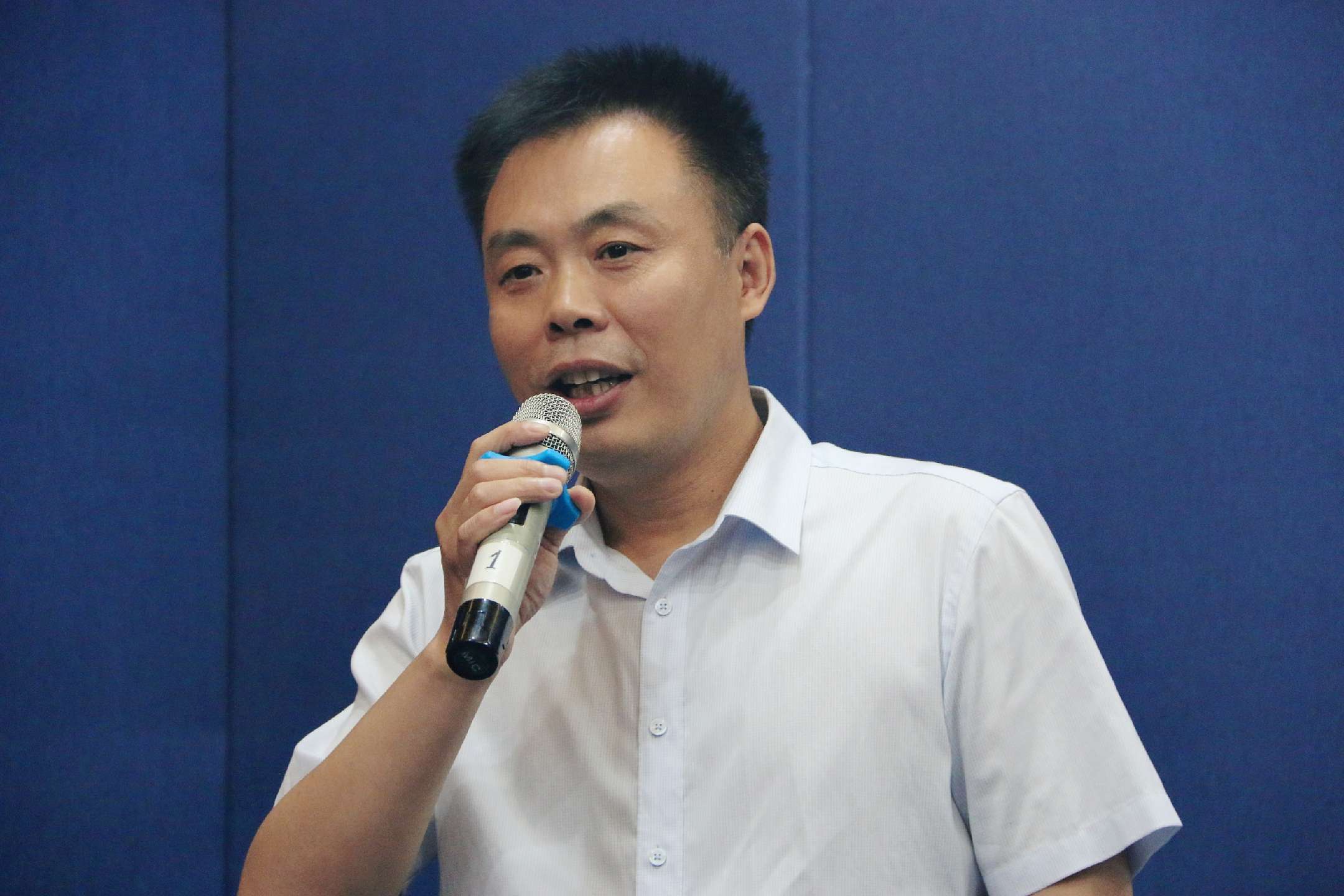 駐馬店市企業(yè)家協(xié)會第2組探索學(xué)習(xí)演講之道主題活動暨走進瘋狂演說家“演說為王”學(xué)習(xí)培訓(xùn)會熱血啟幕