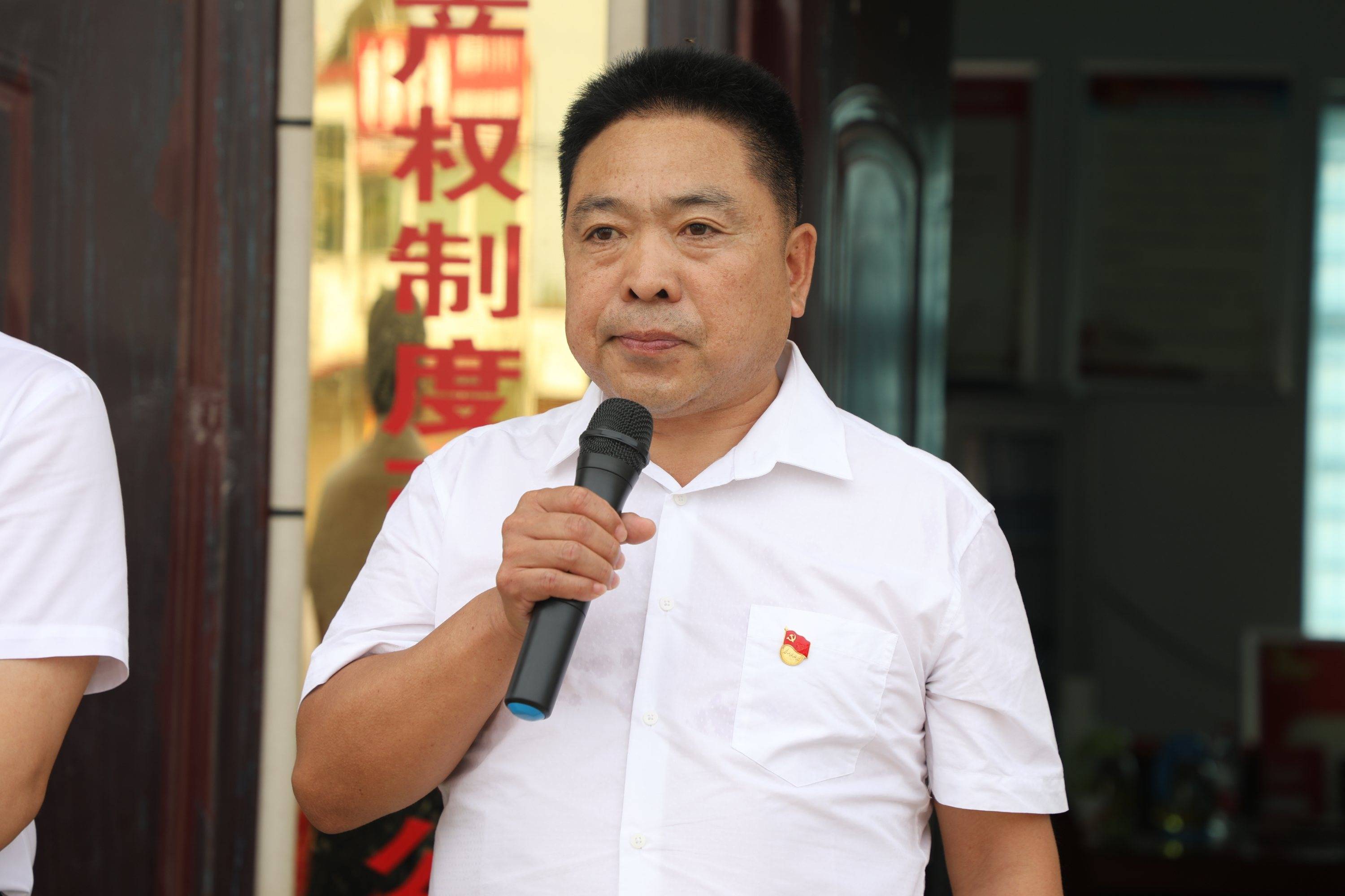 駐馬店市企業(yè)家協(xié)會二屆第四組走進(jìn)遂平嵖岈山鎮(zhèn)蛋白桑葉基地精準(zhǔn)產(chǎn)業(yè)扶貧暨慰問老黨員活動圓滿舉行