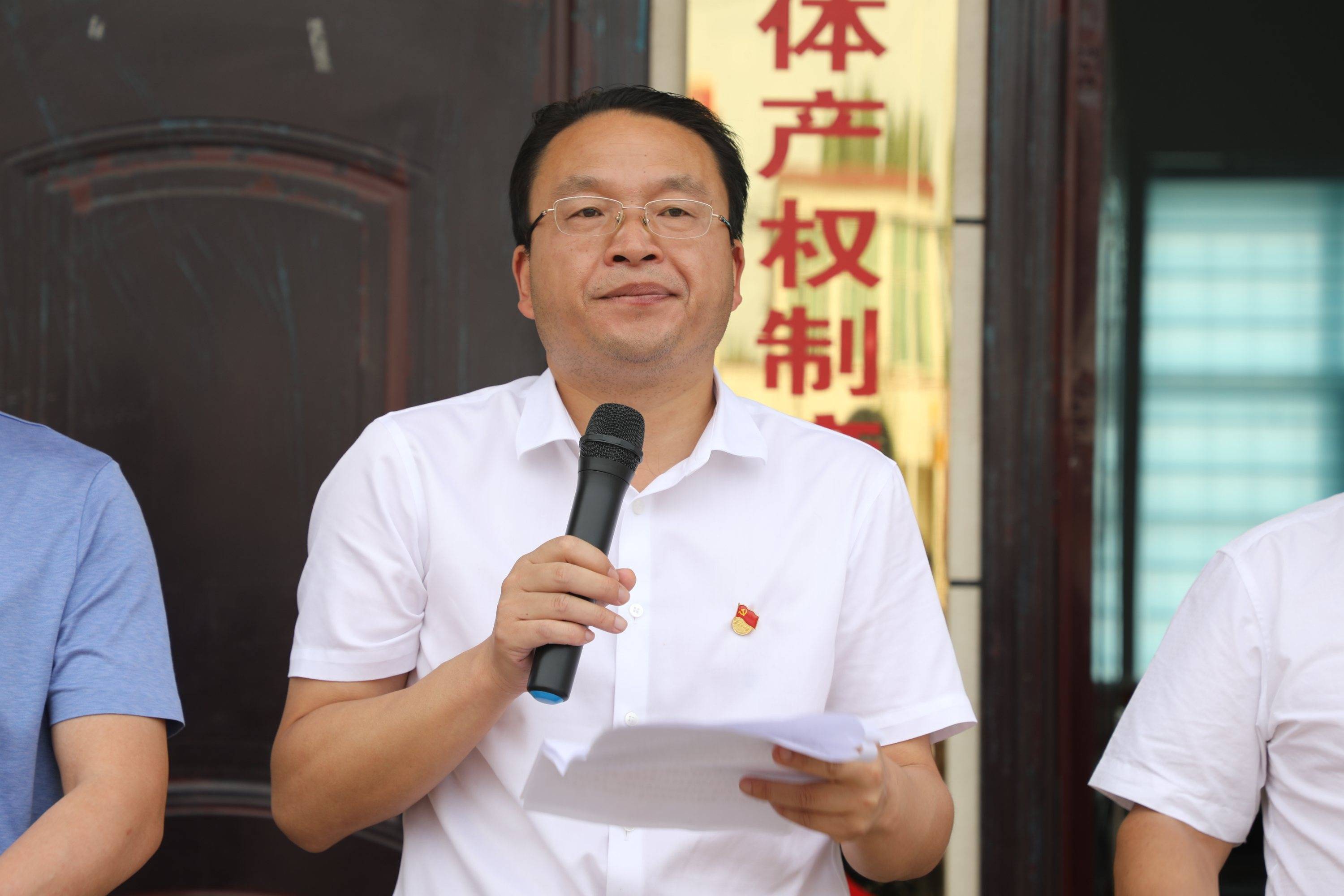 駐馬店市企業(yè)家協(xié)會二屆第四組走進(jìn)遂平嵖岈山鎮(zhèn)蛋白桑葉基地精準(zhǔn)產(chǎn)業(yè)扶貧暨慰問老黨員活動圓滿舉行