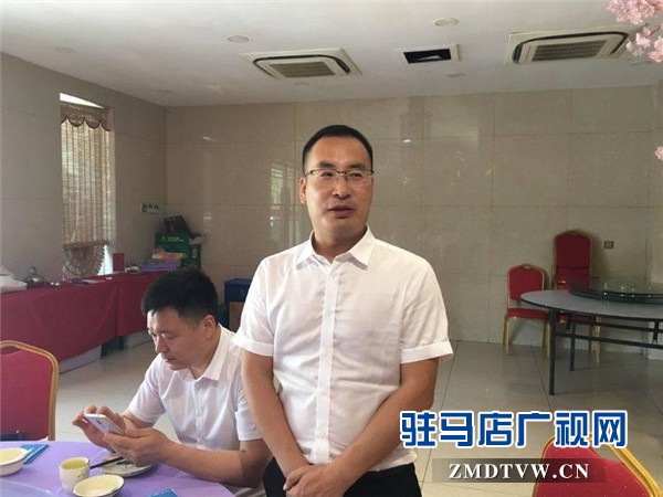 駐馬店市企業(yè)家協(xié)會(huì)第14組走進(jìn)板橋鎮(zhèn)劉溝村愛心捐贈(zèng)12萬(wàn)元愛心物資