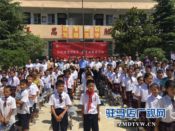 駐馬店市企業(yè)家協(xié)會(huì)第14組走進(jìn)板橋鎮(zhèn)劉溝村愛心捐贈(zèng)12萬(wàn)元愛心物資