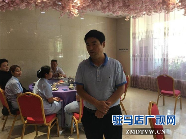 駐馬店市企業(yè)家協(xié)會(huì)第14組走進(jìn)板橋鎮(zhèn)劉溝村愛心捐贈(zèng)12萬(wàn)元愛心物資
