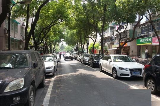 駐馬店市政府加強(qiáng)對全市干線公路兩側(cè)建筑控制區(qū)的管理