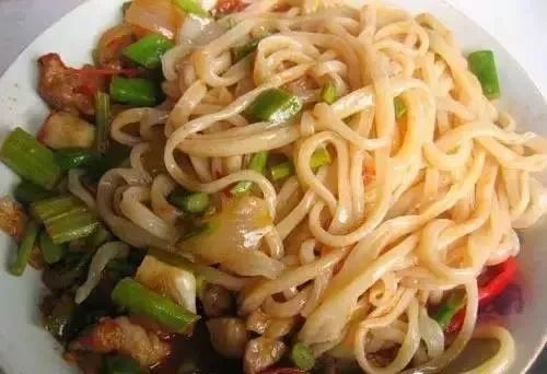 深夜食堂：攢勁弟弟帶你吃！烏魯木齊十大經(jīng)典拌面館，咱新疆人就好這口... 