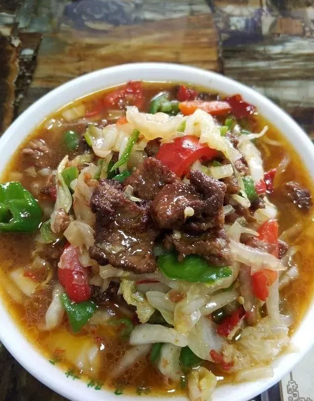 深夜食堂：攢勁弟弟帶你吃！烏魯木齊十大經(jīng)典拌面館，咱新疆人就好這口... 