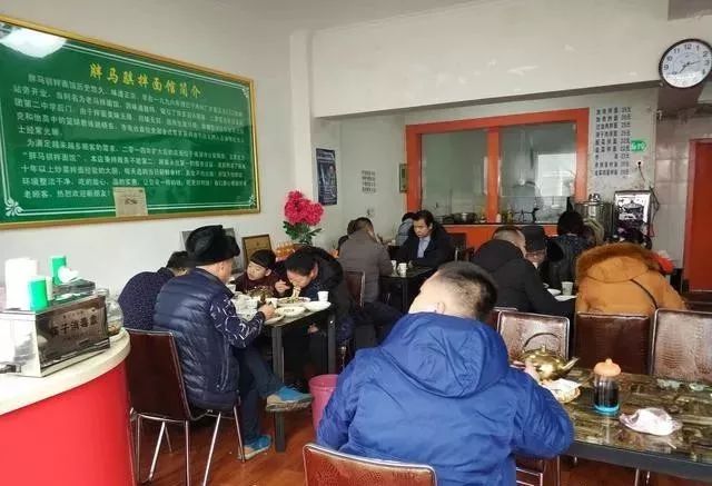 深夜食堂：攢勁弟弟帶你吃！烏魯木齊十大經(jīng)典拌面館，咱新疆人就好這口... 