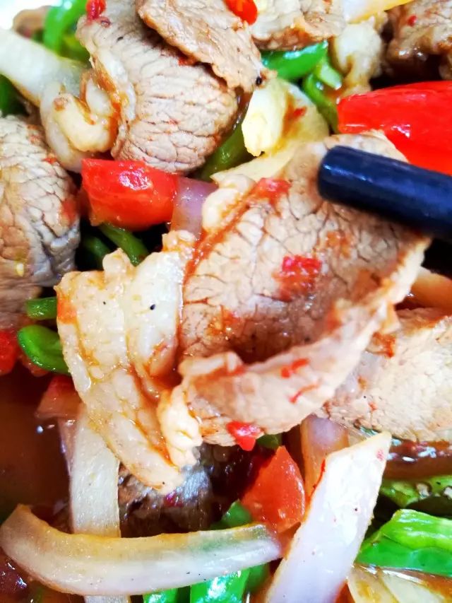 深夜食堂：攢勁弟弟帶你吃！烏魯木齊十大經(jīng)典拌面館，咱新疆人就好這口... 