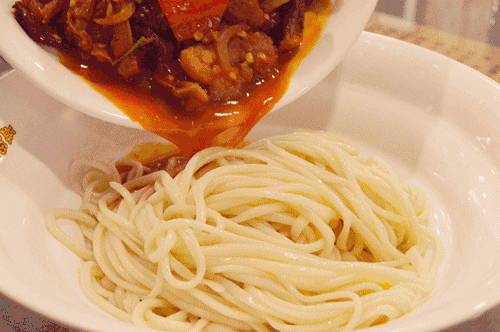 深夜食堂：攢勁弟弟帶你吃！烏魯木齊十大經(jīng)典拌面館，咱新疆人就好這口... 