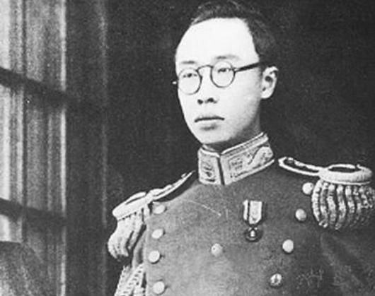 男子帶“御賜佩刀”鑒寶，發(fā)現(xiàn)刀上四個字，專家：您祖宗是何人？ 