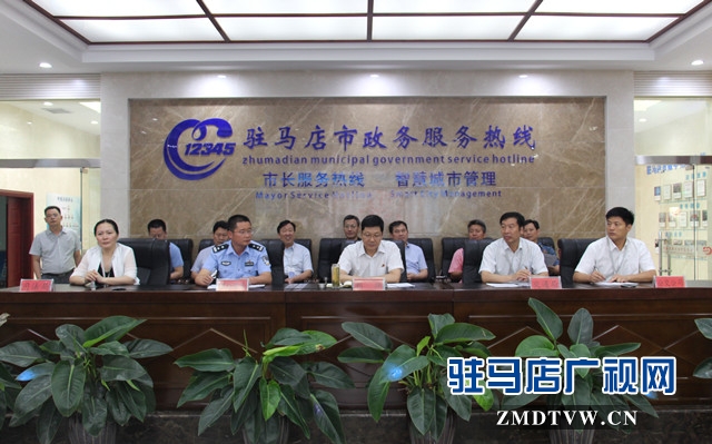 郭淵現(xiàn)場(chǎng)接聽(tīng)市民來(lái)電 安全出行成反映熱點(diǎn)