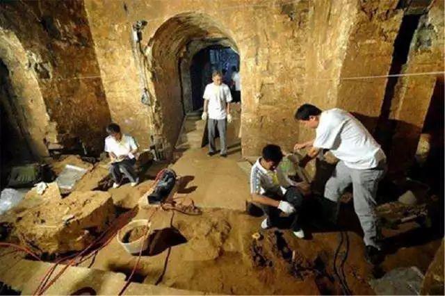 關(guān)羽墓被打開，考古專家發(fā)現(xiàn)一物，百姓直呼：我們錯(cuò)拜了1800年 