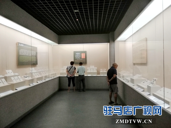 酷熱暑期 市博物館游客盈門(mén)