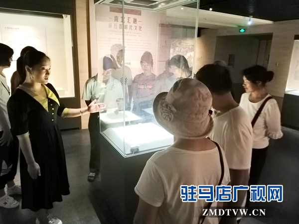 酷熱暑期 市博物館游客盈門(mén)