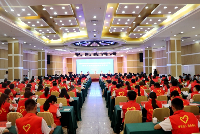 駐馬店市校地法律服務(wù)合作推進(jìn)會(huì)暨大學(xué)生兼任鄉(xiāng)鎮(zhèn)司法助理啟動(dòng)