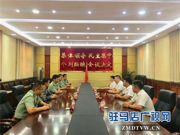 駐馬店市企業(yè)擁軍優(yōu)屬協(xié)會會長、青商會會長、鵬宇集團創(chuàng)始人總裁朱新紅率隊開展八一建軍節(jié)慰問活動