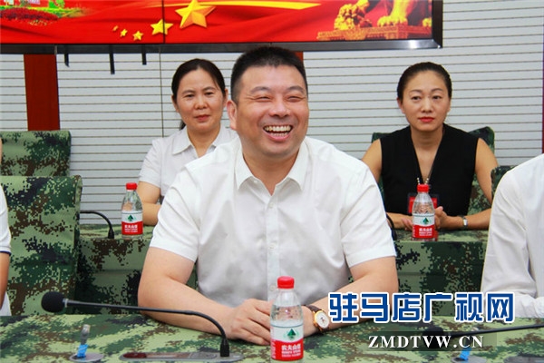 駐馬店市企業(yè)擁軍優(yōu)屬協(xié)會會長、青商會會長、鵬宇集團創(chuàng)始人總裁朱新紅率隊開展八一建軍節(jié)慰問活動