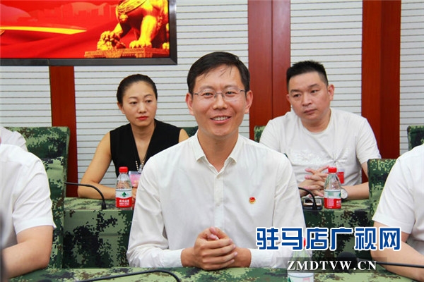 駐馬店市企業(yè)擁軍優(yōu)屬協(xié)會會長、青商會會長、鵬宇集團創(chuàng)始人總裁朱新紅率隊開展八一建軍節(jié)慰問活動