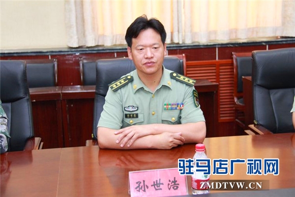 駐馬店市企業(yè)擁軍優(yōu)屬協(xié)會會長、青商會會長、鵬宇集團創(chuàng)始人總裁朱新紅率隊開展八一建軍節(jié)慰問活動