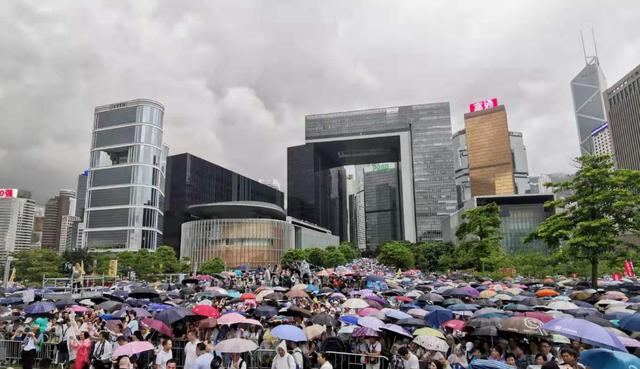 忍無(wú)可忍，終于出手了！這一次香港人不再沉默，這個(gè)決定非同尋常 
