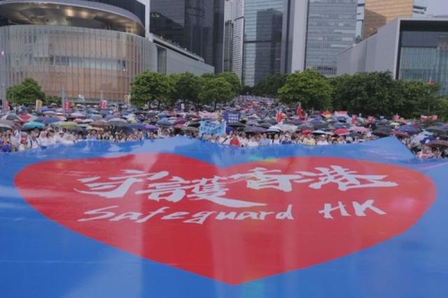忍無(wú)可忍，終于出手了！這一次香港人不再沉默，這個(gè)決定非同尋常 
