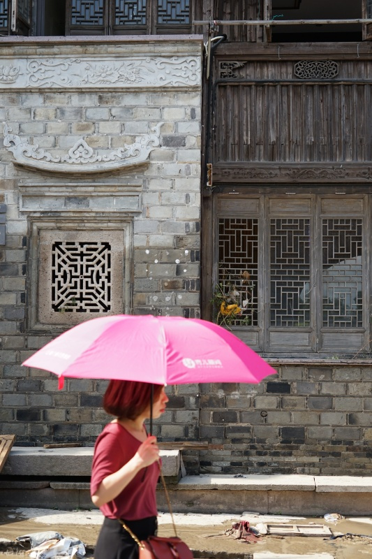 臺(tái)風(fēng)侵襲臨海古城：當(dāng)古建筑遭遇洪水猛獸，我們?cè)撊绾螒?yīng)對(duì)？ 