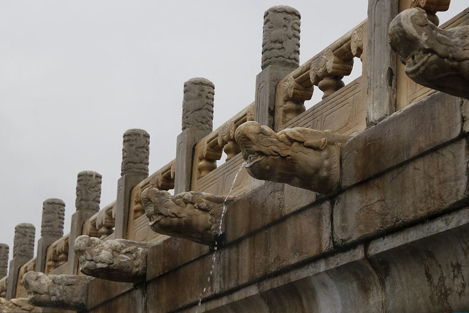 臺(tái)風(fēng)侵襲臨海古城：當(dāng)古建筑遭遇洪水猛獸，我們?cè)撊绾螒?yīng)對(duì)？ 