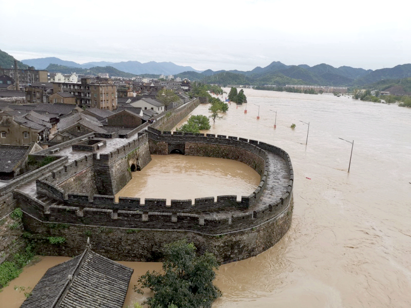 臺(tái)風(fēng)侵襲臨海古城：當(dāng)古建筑遭遇洪水猛獸，我們?cè)撊绾螒?yīng)對(duì)？ 