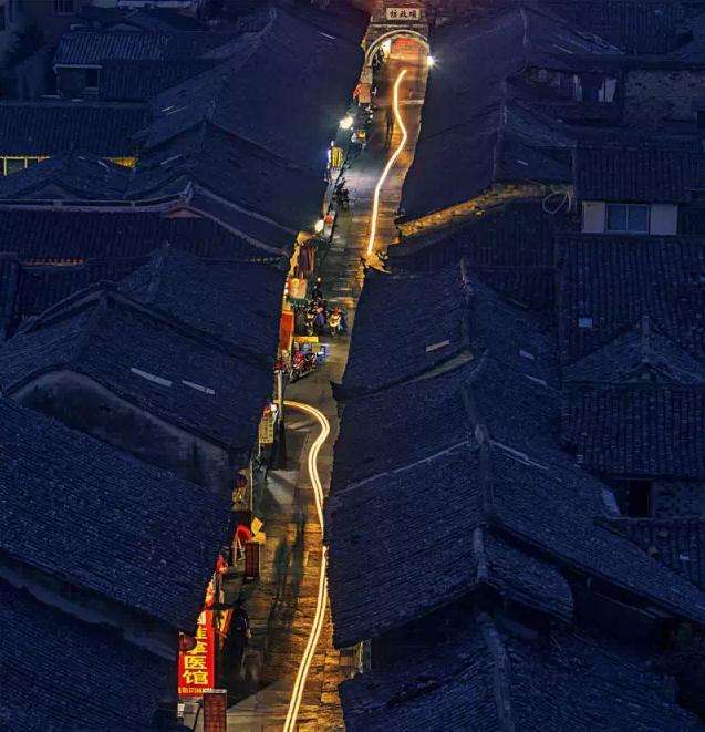 臺(tái)風(fēng)侵襲臨海古城：當(dāng)古建筑遭遇洪水猛獸，我們?cè)撊绾螒?yīng)對(duì)？ 