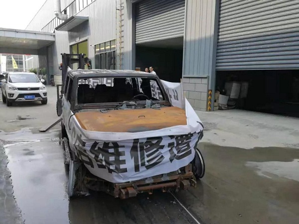 愛車4S店保養(yǎng)檢修，駐馬店車主被通知車自燃燒報廢