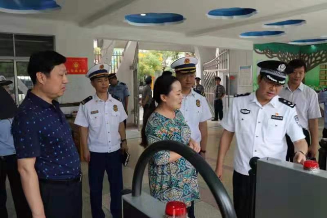 副市長郭淵到市部分校園進(jìn)行消防安全檢查