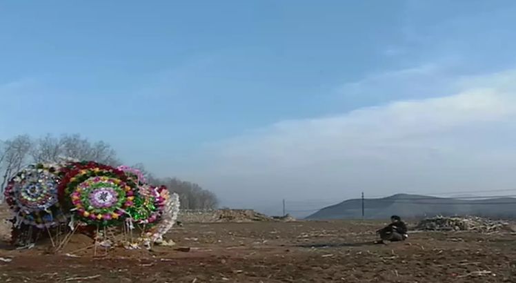 當(dāng)你發(fā)朋友圈的時候，他已經(jīng)給父母拍紀(jì)錄片了