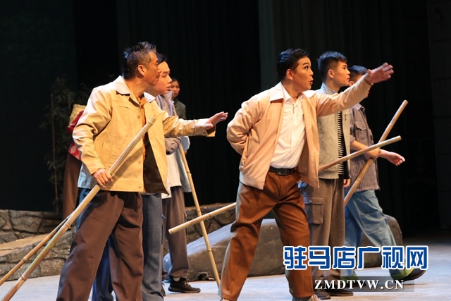 “不忘初心、牢記使命”主題教育大型現(xiàn)代戲《重渡溝》在駐馬店市巡演