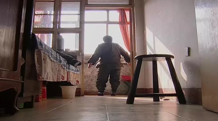 當(dāng)你發(fā)朋友圈的時候，他已經(jīng)給父母拍紀(jì)錄片了