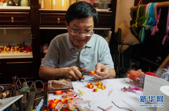 “守藝人”趙樹(shù)憲：期待手工藝絨花能夠品牌化、產(chǎn)業(yè)化